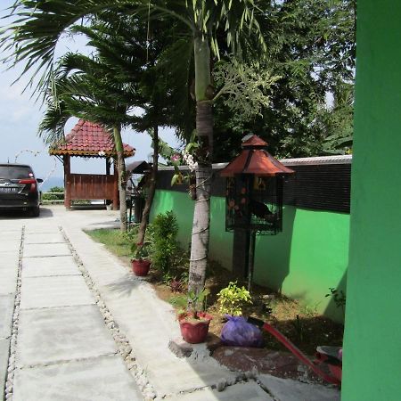Losmen Kinasih Puncak & Gazebo Pandang Bantul Buitenkant foto