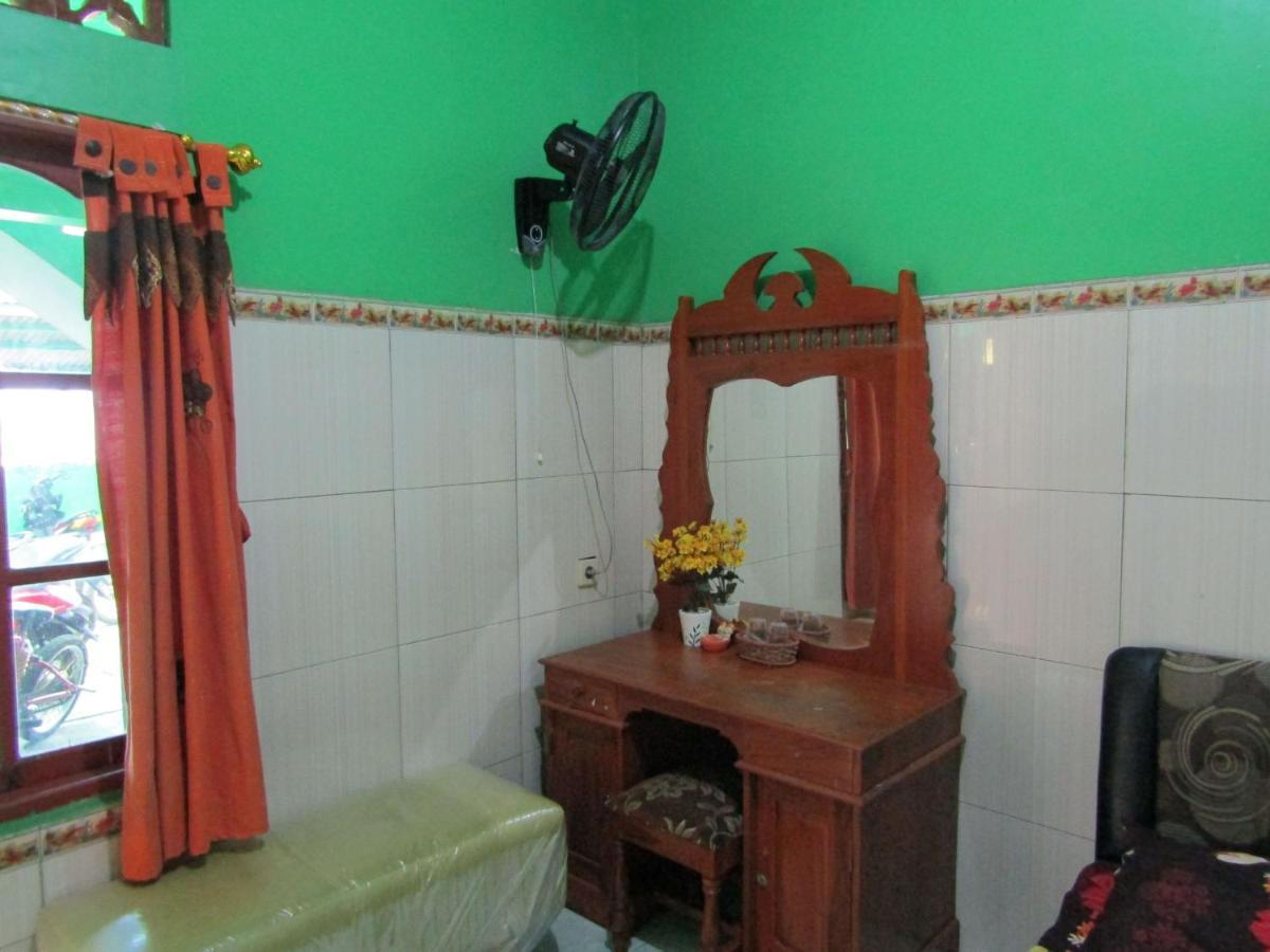 Losmen Kinasih Puncak & Gazebo Pandang Bantul Buitenkant foto