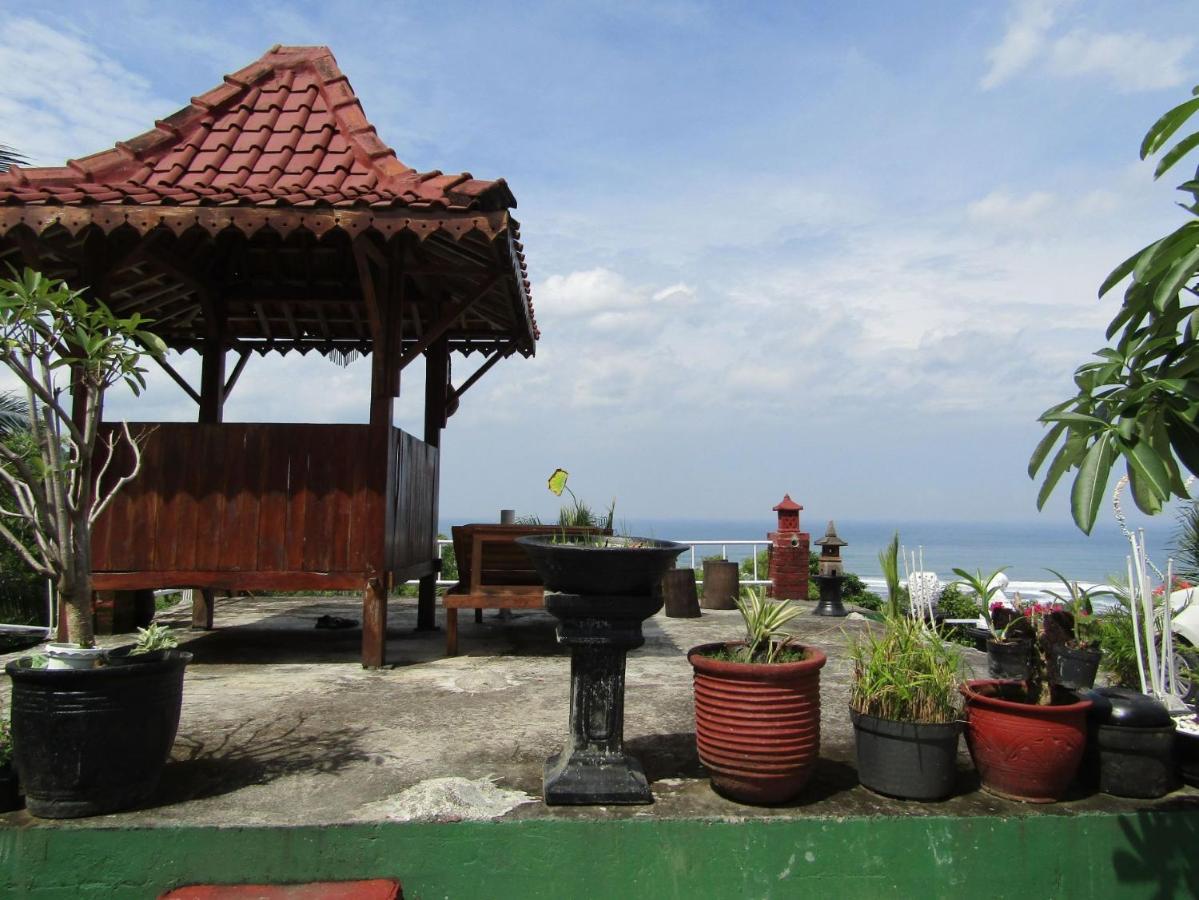 Losmen Kinasih Puncak & Gazebo Pandang Bantul Buitenkant foto