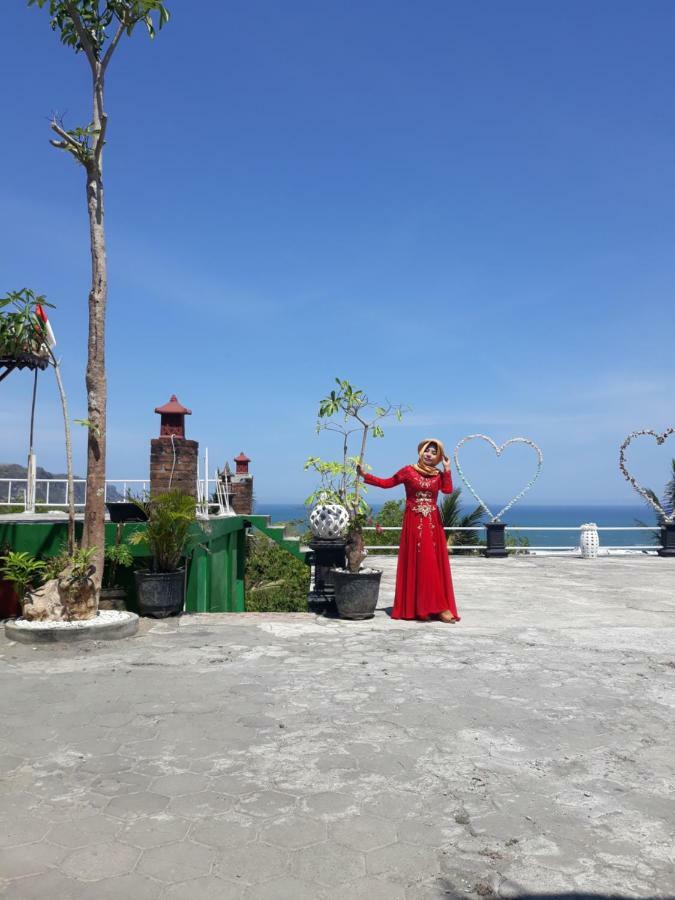 Losmen Kinasih Puncak & Gazebo Pandang Bantul Buitenkant foto